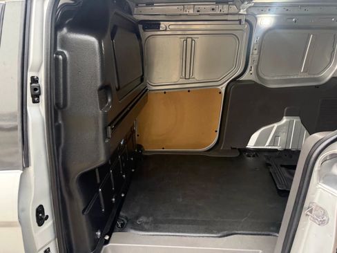 Used 2022 Ford Transit Connect XLT image 21
