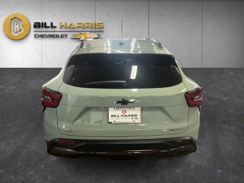 Used 2025 Chevrolet Trax ACTIV FWD image 11