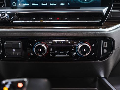 Used 2023 GMC Sierra 1500 Elevation w/ Preferred Package image 15