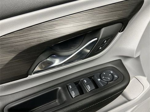 Used 2024 GMC Terrain SLE image 22