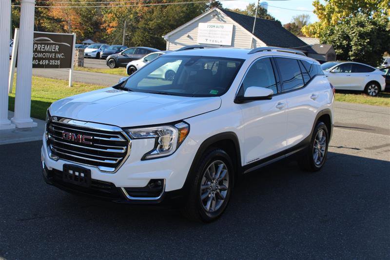Used 2024 GMC Terrain SLT AWD/4WD image 4