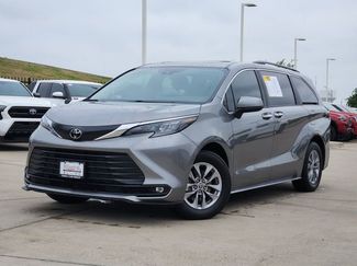 Used 2026 Toyota Sienna XLE video 1
