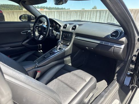 Used 2017 Porsche 718 Boxster RWD image 19