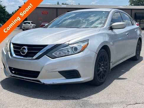 Used 2016 Nissan Altima 2.5 S w/ Power Driver Seat Package FWD image 2