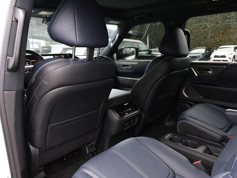 Certified 2026 INFINITI QX80 4WD w/ Sport Exterior Package image 21