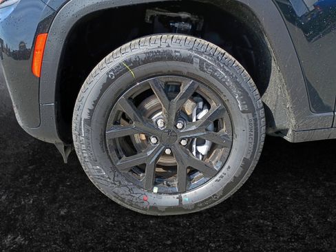 New 2026 Jeep Grand Cherokee Laredo AWD/4WD image 15