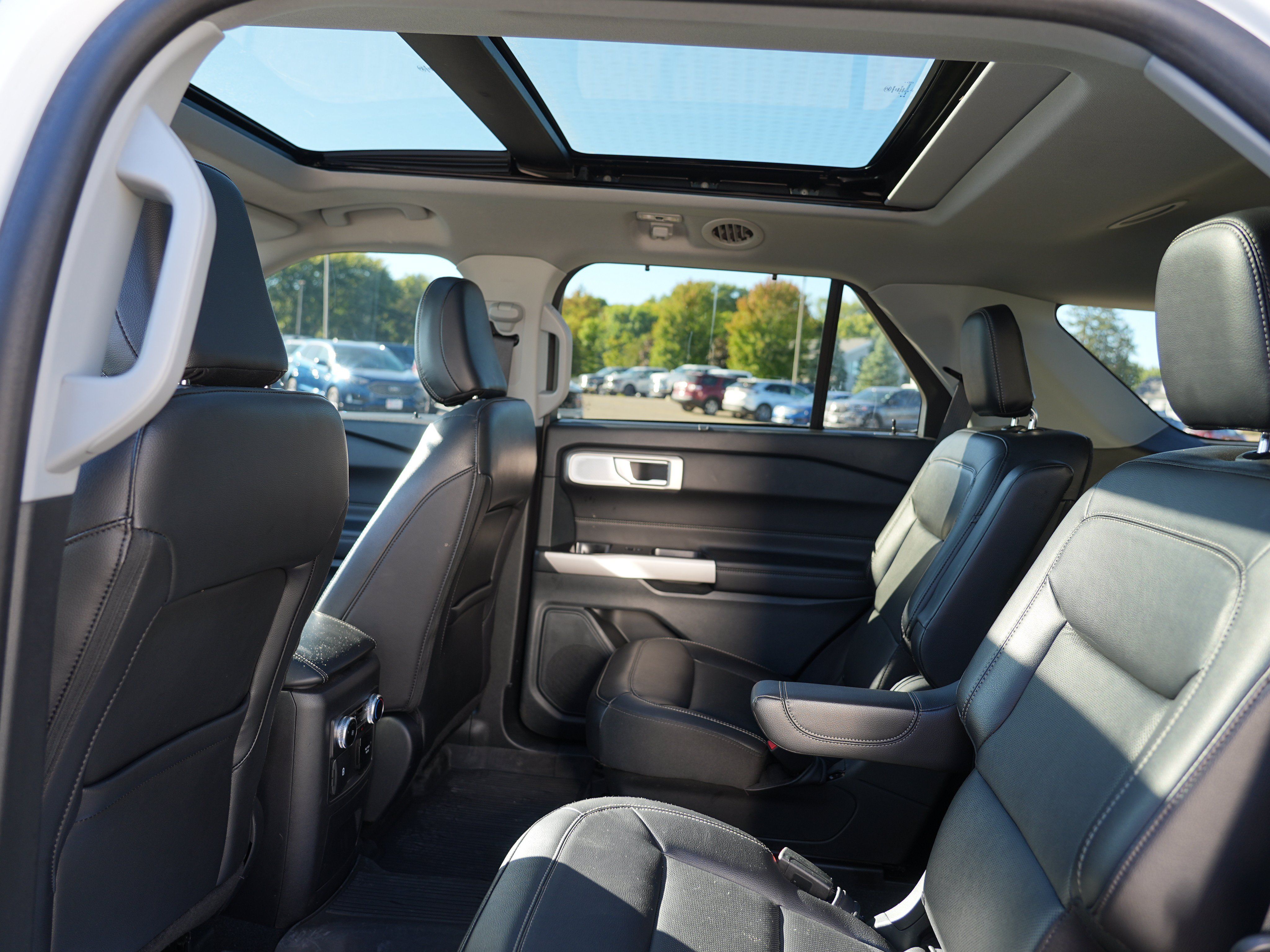 Used 2024 Ford Explorer Limited w/ Limited Technology Package AWD/4WD image 21