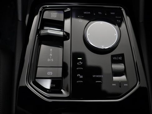 Used 2025 BMW 530i xDrive image 12