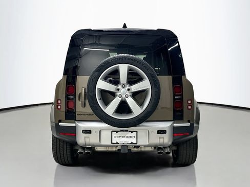 Used 2024 Land Rover Defender 110 SE AWD/4WD image 10