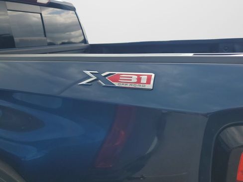 Used 2022 GMC Sierra 1500 SLT AWD/4WD image 5