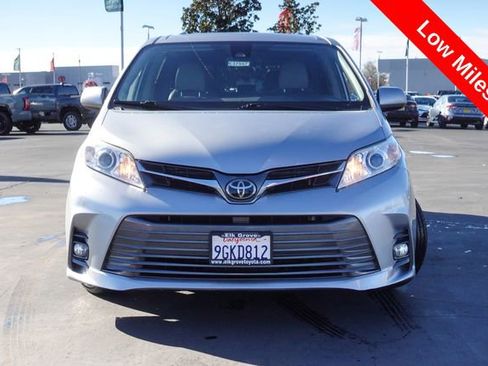 Certified 2019 Toyota Sienna XLE image 3