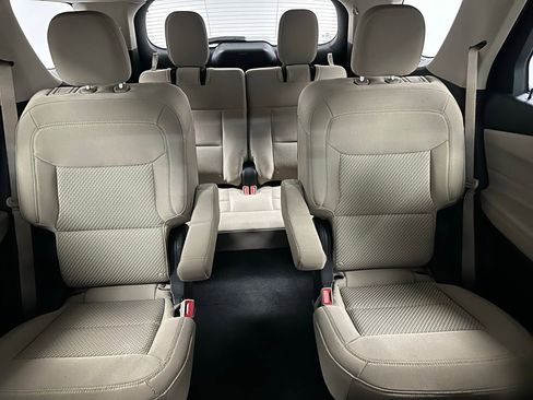 Certified 2022 Ford Explorer XLT image 16