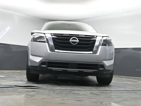 Used 2025 Nissan Pathfinder SV image 16