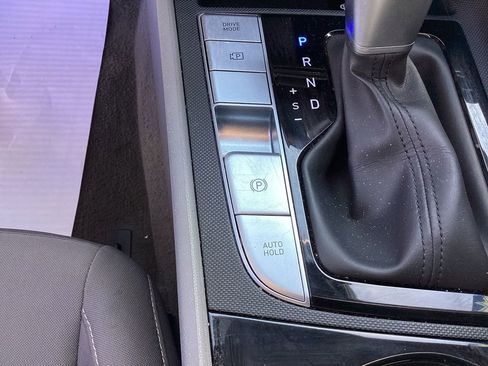 Used 2025 Hyundai Elantra SEL image 36