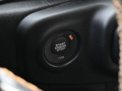 Used 2020 Jeep Wrangler Unlimited Sahara AWD/4WD image 25