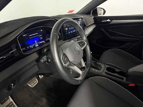 Used 2025 Volkswagen Jetta Sport FWD image 21