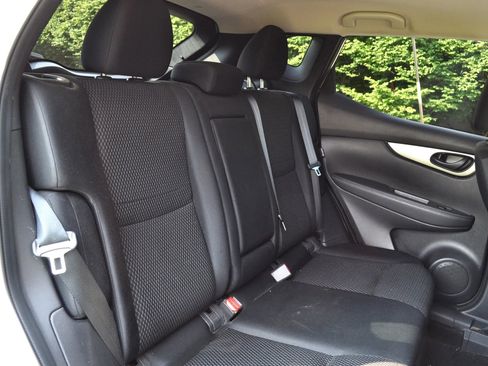 Used 2021 Nissan Rogue Sport S image 12