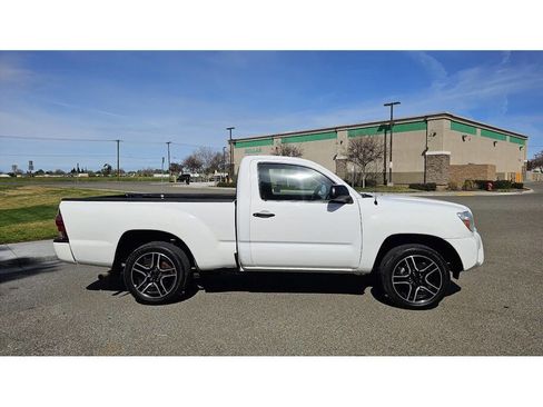 Used 2014 Toyota Tacoma 2WD Regular Cab image 8