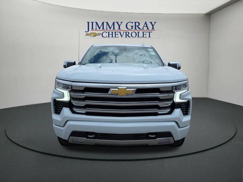 New 2026 Chevrolet Silverado 1500 High Country w/ High Country Premium Package AWD/4WD image 8