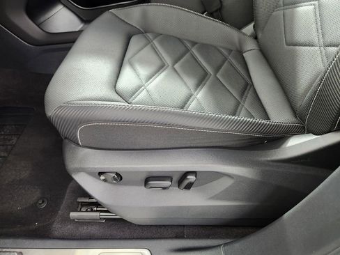 Used 2024 Volkswagen Atlas Cross Sport SE AWD/4WD image 13