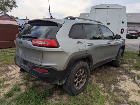 Used 2014 Jeep Cherokee Trailhawk w/ Comfort/Convenience Group AWD/4WD image 3