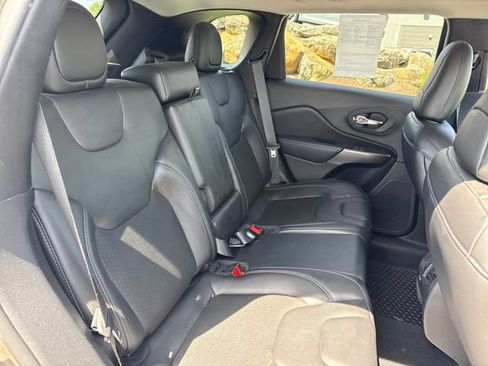 Used 2020 Jeep Cherokee Latitude Plus w/ Cold Weather Group AWD/4WD image 12