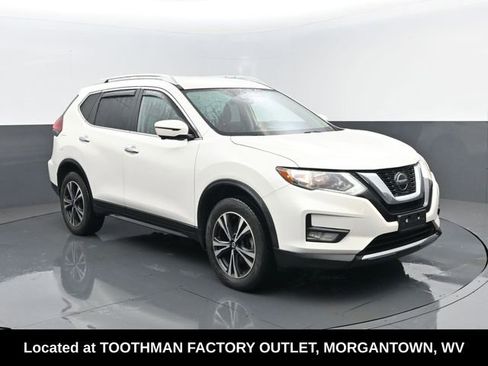 Used 2020 Nissan Rogue SV w/ Premium Package image 3