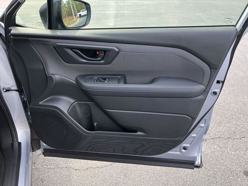 Used 2025 Subaru Forester Premium image 32