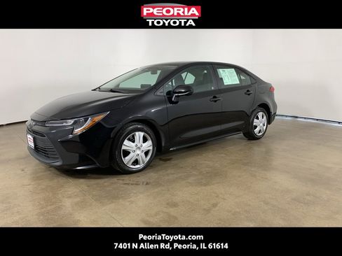 Used 2024 Toyota Corolla LE image 1