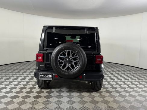 Used 2026 Jeep Wrangler Unlimited Sahara AWD/4WD image 9