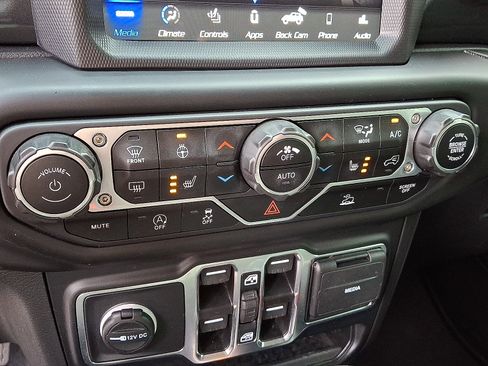 Used 2023 Jeep Wrangler Unlimited Sport AWD/4WD image 16