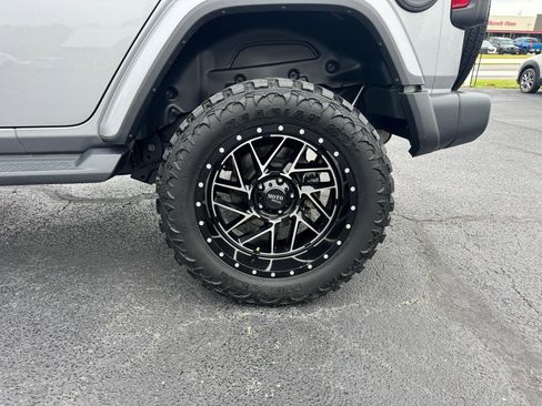 Used 2020 Jeep Wrangler Unlimited Sahara AWD/4WD image 8