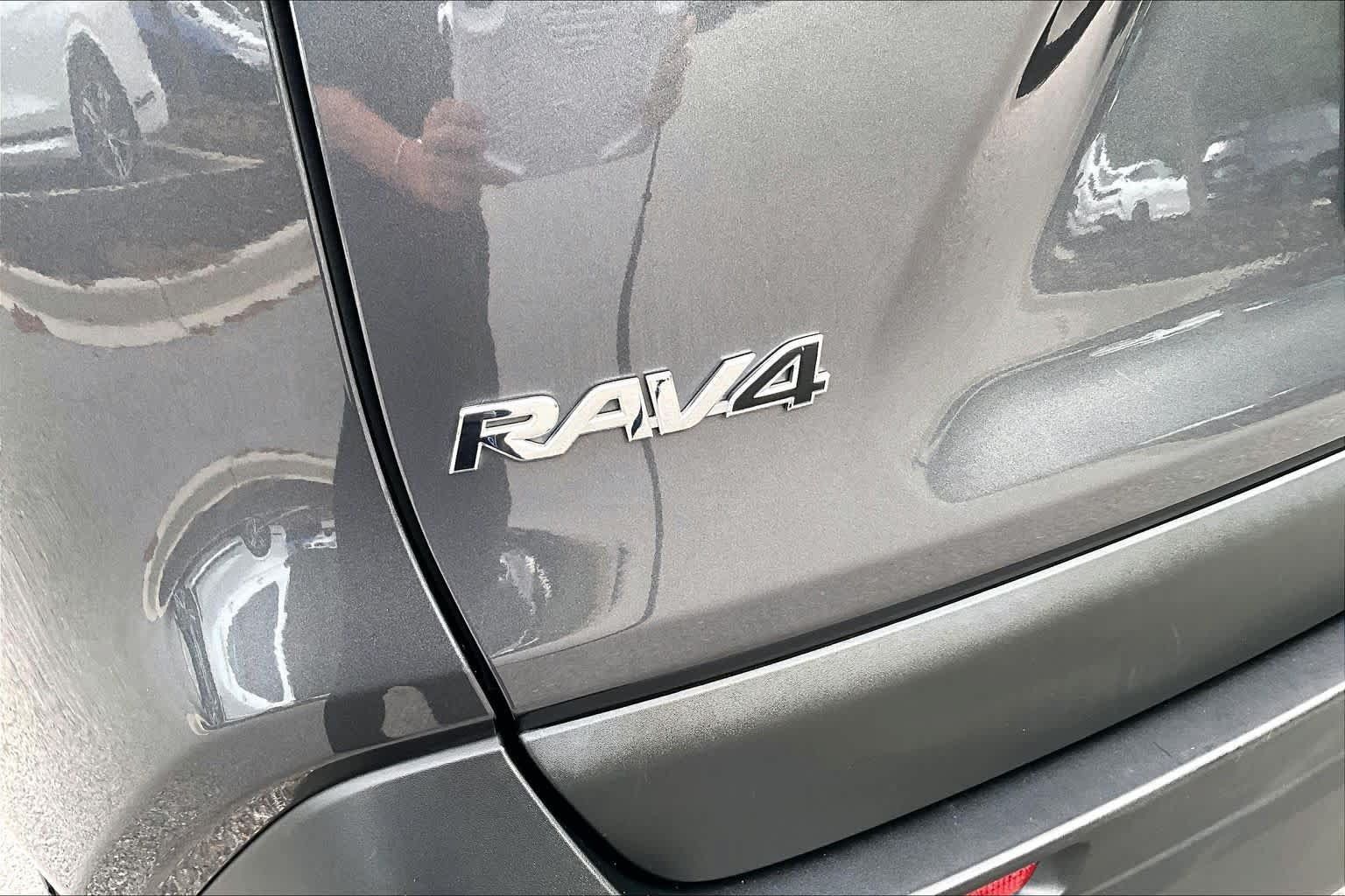 Used 2025 Toyota RAV4 XLE AWD/4WD image 32