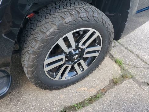 Used 2022 Toyota 4Runner Limited RWD image 8