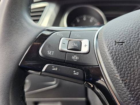 Used 2020 Volkswagen Tiguan SE AWD/4WD image 24