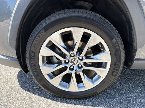 Certified 2020 Toyota RAV4 XLE Premium FWD image 20
