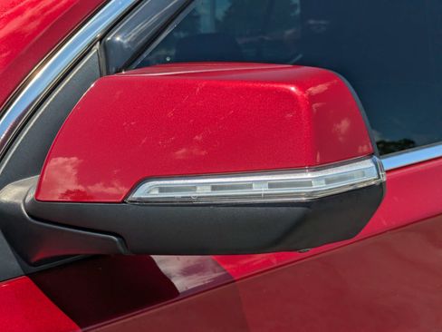 Used 2023 Chevrolet Traverse Premier FWD image 36