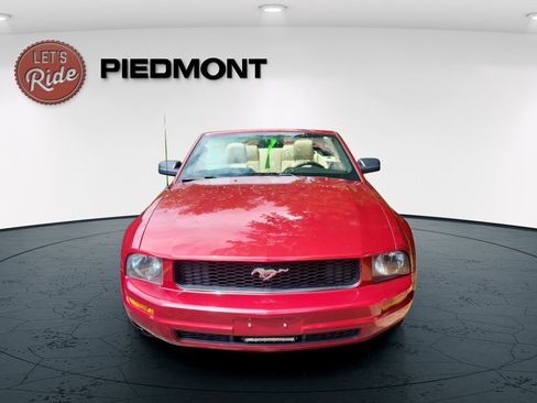 Used 2005 Ford Mustang Convertible RWD image 2