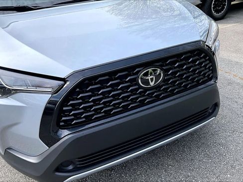 Used 2024 Toyota Corolla Cross LE image 28