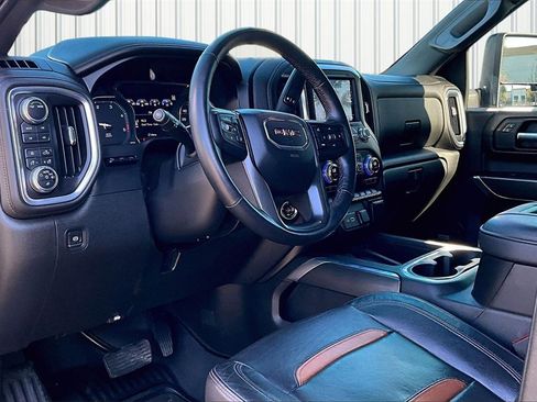 Used 2021 GMC Sierra 2500 AT4 w/ AT4 Premium Plus Package image 4