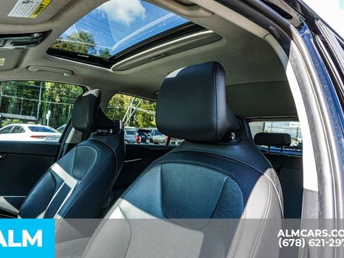 Used 2023 Kia Niro SX image 19