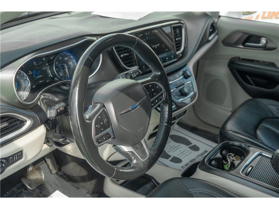 Used 2021 Chrysler Pacifica Touring-L FWD image 25