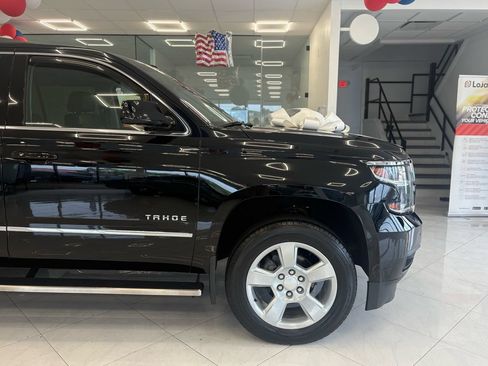 Used 2018 Chevrolet Tahoe LT w/ LT Signature Package AWD/4WD image 9