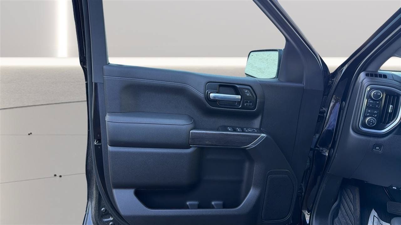 Used 2021 Chevrolet Silverado 1500 LTZ AWD/4WD image 19