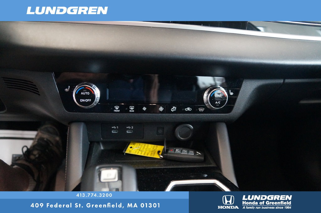 Used 2025 Mitsubishi Outlander AWD image 25