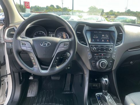Used 2018 Hyundai Santa Fe SE FWD image 22