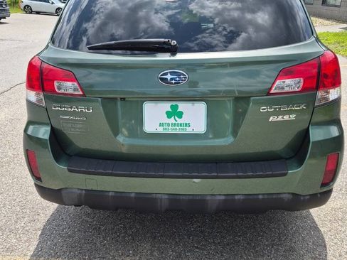 Used 2014 Subaru Outback 2.5i Premium w/ Moonroof Package AWD/4WD image 4