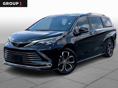 Used 2025 Toyota Sienna Platinum
