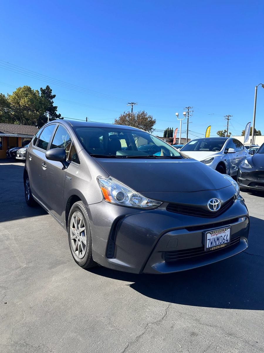 Used 2017 Toyota Prius V Two w/ Carpet Mat Package FWD image 2