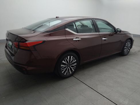 Used 2024 Nissan Altima 2.5 SV image 10